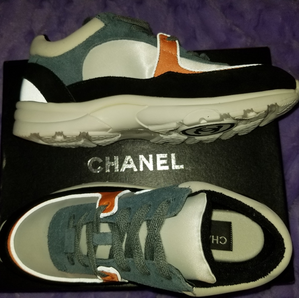 The 'CC' Chanel runner joins the reflective trend. - Picture 2 of 14